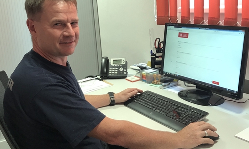 Flechtorfs Ortsbrandmeister Ralf Sprang füllte als Erster die Online-Umfrage aus. Foto: Freiwillige Feuerwehr Gemeinde Lehre