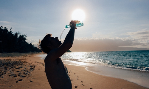 DRK rät zu ausreichender Flüssigkeitszufuhr, besonders an heißen Tagen. Symbolfoto: pixabay