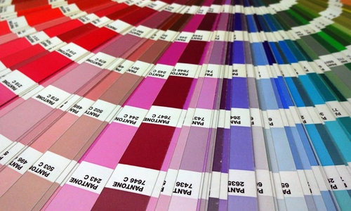 Mit den zwölf Trendfarben sowie vier Basis-Tönen des Pantone Color Institutes, können Brautpaare 2018 aus dem farblichen Vollen schöpfen. Foto: Pixabay (Public Domain)