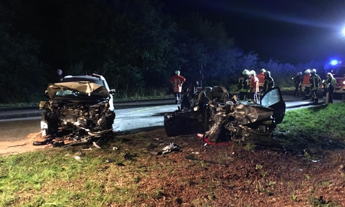 Von den Autos blieb nur ein Klumpen Blech übrig. Fotos und Video: aktuell24/BM