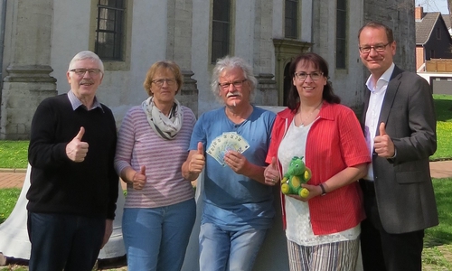 Klaus Singelmann, Käte Ruhkopf, Manfred Kramer, Andrea Föninger u. Pastor Martin Cachaj. Foto: Privat 
