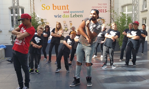 Die Breakdance-Family tritt  beim Tag der offenen Tür im Bundesfamilienministerium auf. Fotos: Privat