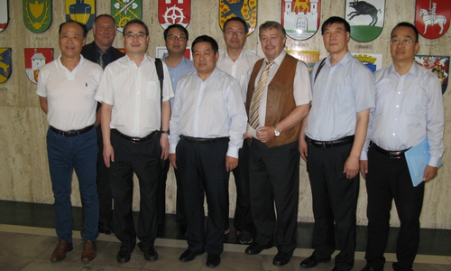 Bürgermeister Günter Lach begrüßte die chinesische Delegation im Rathaus. Foto: Stadt Wolfsburg