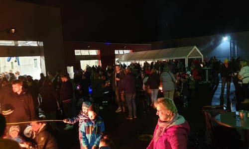 Am Feuerwehrhaus der Ortsfeuerwehr Linden gab es für kleine und große Besucher einiges zu erleben. Foto: Ortsfeuerwehr Linden