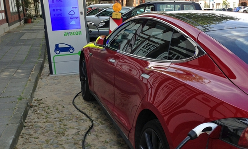 Eine neue E-Tankstelle. Foto: Achim Klaffehn