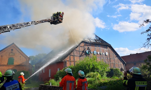 Die Feuerwehr ist mit einem Großaufgebot im Einsatz. Fotos: aktuell24/Kr