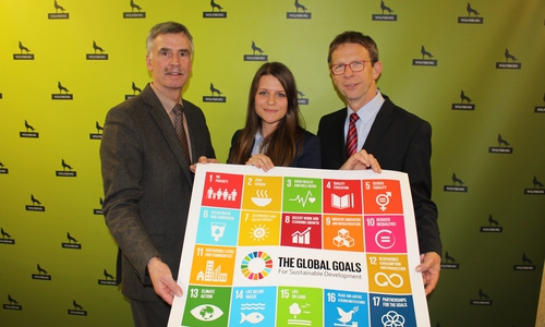 Manfred Hüller, Nora Mühling und Oberbürgermeister Klaus Mohrs stellten die kommunalen Entwicklungsprojekte im April vor. Foto: Archiv/Bernd Dukiewitz
