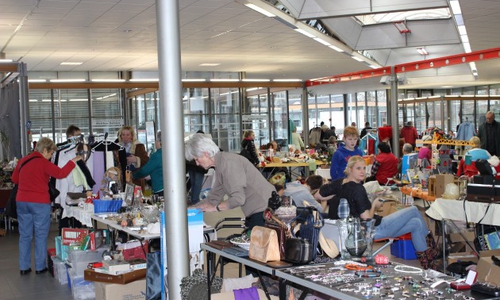 Einen Flohmarkt für den guten Zweck gab es an der Grundschule Calberlah. Symbolbild: Donner