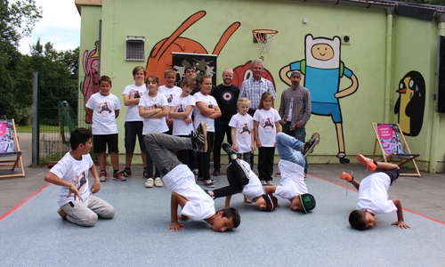 Stolz präsentieren die Kinder die Ergebnisse der letzten zwei Wochen. Fotos: Sandra Zecchino, Video: Stadt Wolfsburg/Sandra Zecchino