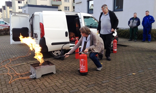Die Brandschützer übten mit Feuer. Foto: GWG