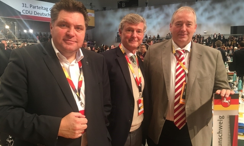Uwe Schäfer, Alexander von Veltheim und Frank Oesterhelweg beim 31. Bundesparteitag in Hamburg (v. li.). Foto: CDU