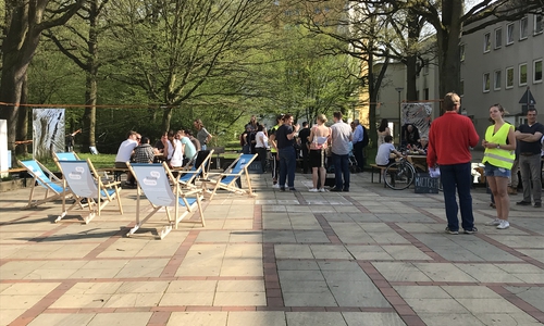 Bei der offenen Gesprächswerkstatt im April kamen Anwohner bereits mit den Wettbewerbsteilnehmern ins Gespräch. Foto: Stadt Wolfsburg