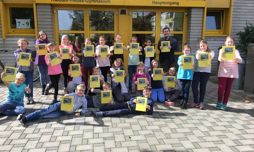 Riesigen Anklang finde das neue Jahrbuch z.B. in der 5b. Fast alle Schüler hätten ein Jahrbuch gekauft. Foto: THG
