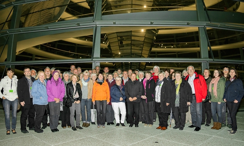 50 Ehrenamtliche aus den verschiedensten Vereinen, Feuerwehr, Rotes Kreuz oder Flüchtlingshilfe lernten vor kurzem auf Einladung des hiesigen SPD-Bundestagsabgeordneten Wilhelm Priesmeier das politische Berlin kennen. Foto: Breustedt-Muschalla