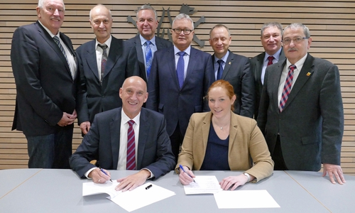 Die neue Kitavereinbarung wurde am Freitag im Peiner Kreishaus unterzeichnet. Foto: Landkreis Peine 