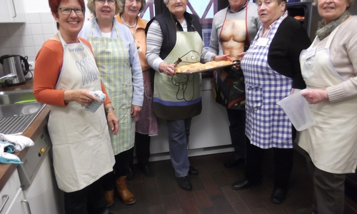 Dörthe Weddige-Degenhard, Ingeborg-Marie Dube, Traute Hupfer, Dorothee Brüder, Axel Kohnert, Sigrid Berkau, Brunhilde Melnicky (v.li.). Foto: privat