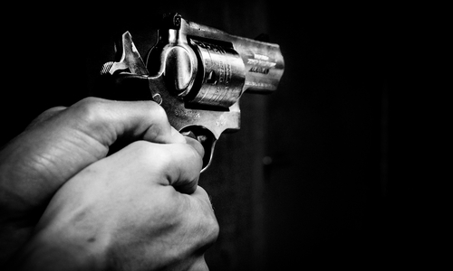 Die Täter waren bewaffnet. Symbolfoto:  pixabay