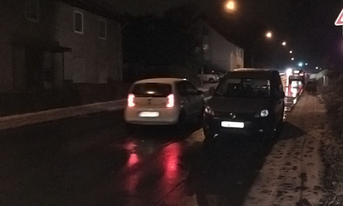 Gut zu erkennen: Der Caddy steht unbeleuchtet entgegen der Fahrtrichtung. Foto: Privat