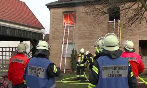 Das vernichtende Feuer breitete sich im gesamten Haus aus. Foto/Video: aktuell24(BM)