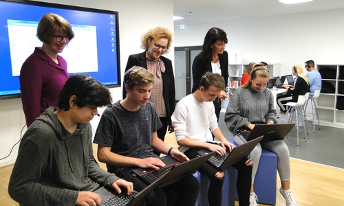 Lerntipps gibt’s vom Mitschüler jetzt direkt per Video. Foto: Sparkasse Gifhorn-Wolfsburg
