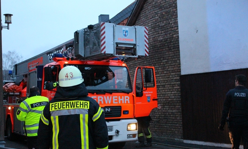 In Fümmelse brannte es in einem Fachwerkhaus. Fotos: Nick Wenkel