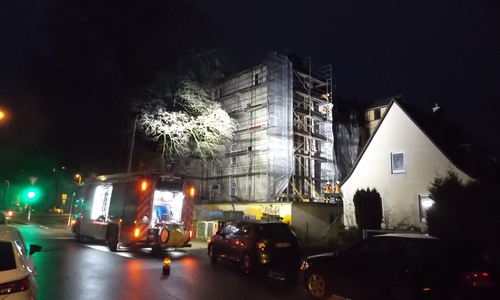 Im Anschluss des Einsatzes sperrte das Gerüst. Foto: Feuerwehr Braunschweig