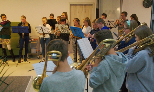 In der "Reggionarra" traten unter anderem die Schüler der Bläser-AG des Theodor-Heuß Gymnasiums auf.

Foto: Kindertagesstätte Varietà 