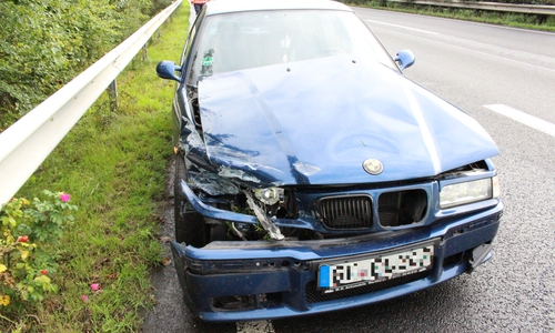 Der Fahrer des Unfallwagens blieb unverletzt. Foto: Max Förster