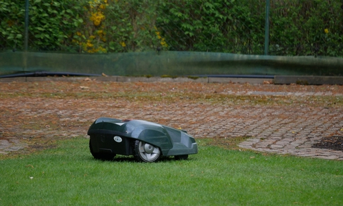 Mehrere Mähroboter wurden von den Dieben gestohlen. (Symbolbild)