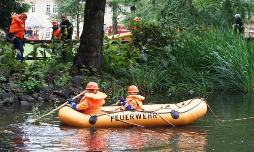 Am Samstag waren die zukünftigen Brandschützer der Feuerwehr Bad Harzburg in der Kurstadt aktiv – im Schlosspark gab es eine große Ölübung abzuarbeiten. Foto: Feuerwehr Bad Harzburg