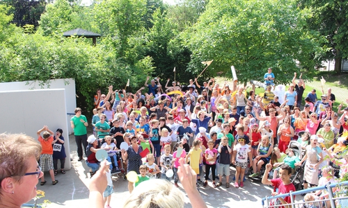 Mit einem "LipDub" stellten Schüler und Lehrer mit professioneller Unterstützung ein neues Kunstprojekt auf die Beine. Fotos: Jan Borner