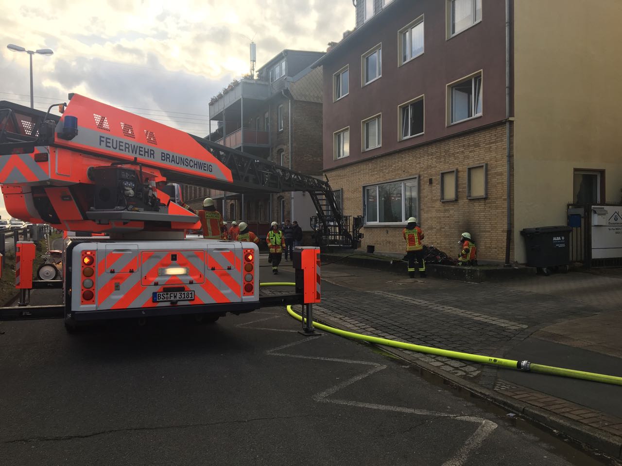 Kellerbrand: Sechs Personen Von Der Feuerwehr Gerettet | RegionalHeute.de