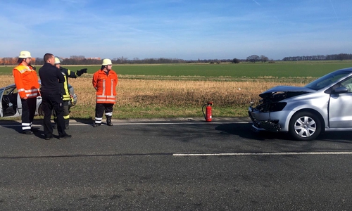 Beide Autos wurden bei dem Zusammenstoß stark beschädigt. Fotos/Redakteur vor Ort: Frederick Becker