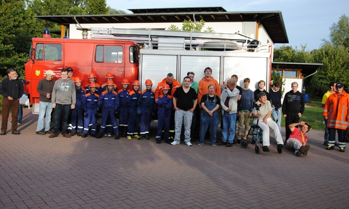 Die Jugendfeuerwehr übte in Neuerkerode einen Flächenbrand. Foto Privat