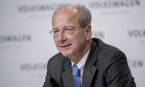 Hans Dieter Pötsch muss den Gürtel enger schnallen. Foto: Volkswagen