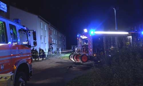In der Nacht brannte es in einer Obdachlosenunterkunft in der Borsigstraße. Foto und Video: Florian Voigt/Schnitt: Alexander Dontscheff