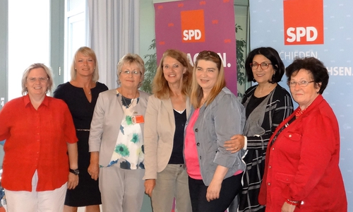 Podiumsteilnehmerinnen v. li. nach re.:Simone Wilimzig –Wilke, MdL Immacolata Glosemeyer, Wolfsburg, Ratsfrau Annegret Ihbe, Braunschweig, Bürgermeisterin von Evessen, Dunja Kreiser, MdL Petra Emmerich-Kopatsch, Goslar, Parvin Hemmecke - Otte, 1. Vorsitzende Kreislandfrauen e. V. Braunschweig, Ratsfrau Gerda Grete, Gifhorn und Simone Wilimzig-Wilke, ASF Bezirksvorsitzende Braunschweig und Stadtbezirksratsmitglied Lehndorf-Watenbüttel, Foto: privat