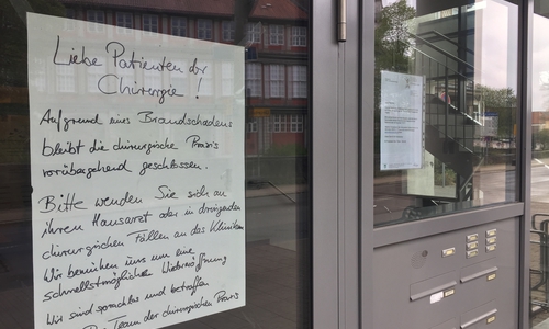 Die Praxen im Ärztehaus bleiben nach dem Brand geschlossen. Fotos: Anke Donner/Nick Wenkel