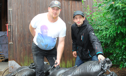 Auch der Theresienhof war vom Hochwasser bedroht, so dass Sandsäcke aufgetürmt werden mussten. Foto: Evangelische Stiftung Neuerkerode