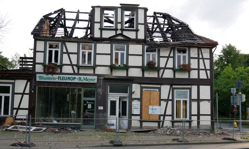 Das Haus wurde durch die Flammen im Dezember völlig unbewohnbar zurückgelassen. Foto: Alexander Panknin