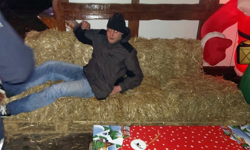 Dieser Mann wurde am Brandort gesehen. Foto: Polizei Wolfsburg