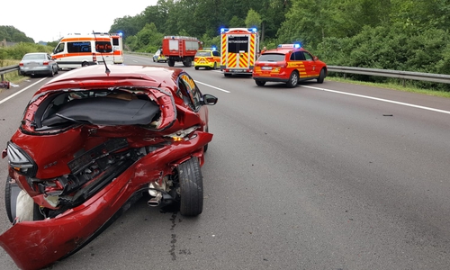 Einige Fahrzeuge wurden schwer beschädigt. Foto: Aygün Erarslan
