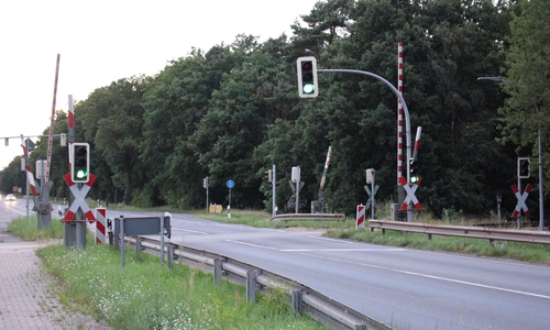 Kurz hinter dem Bahnübergang Ausbüttel geht es derzeit bei Gifhorn vierspurig auf der B4 weiter. In Zukunft soll es auch Richtung Süden bis Vordorf so um die Orte herumgehen (Archivbild).