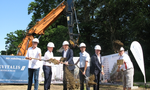 Der symbolische Spatenstich markiert den Baubeginn für das neue Stadtquartier. Foto: Stadt Wolfsburg