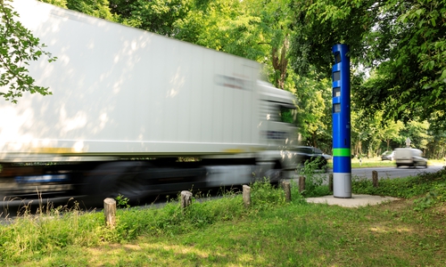 Seit heute steht auch die erste Säule im Landkreis Helmstedt. Symbolfoto: Toll Collect/Ittermann