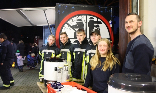 Der Feuerwehr-Nachwuchs beim Laternenumzug in Fümmelse.
Foto: Feuerwehr