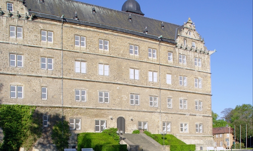 Schloss Wolfsburg – der Ostflügel spiegelt sich in der Aller. Foto: Stadtmuseum Schloss Wolfsburg