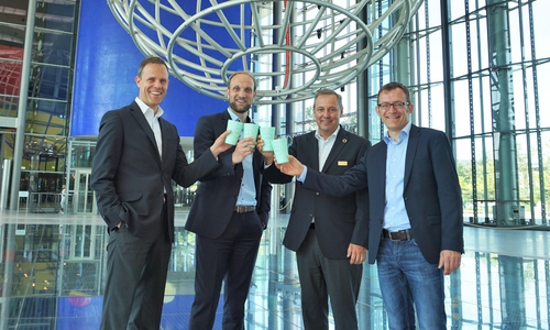  Roland Clement (Vorsitzender der Geschäftsführung der Autostadt), Jens Hofschröer (Geschäftsführer der WMG), Thorsten Pitt (Delegierter und Direktor der Autostadt Restaurants operated by Mövenpick), Thomas Werner (Abteilungsleiter Wirtschaftsförderung der WMG und Projektverantwortlicher). Foto: Wolfsburg Wirtschaft und Marketing GmbH 