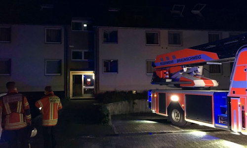 In der Nach brannte es in der Petzvalstraße. Fotos/Video: aktuell24/BM