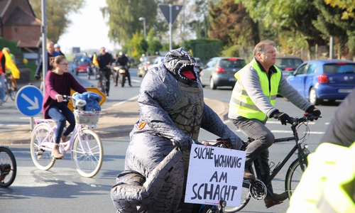 Seit 10 Uhr befand sich der Konvoi auf dem Weg in Richtung Peine. Fotos: Rudolf Karliczek